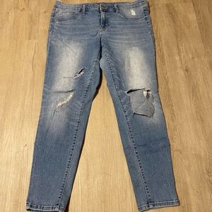 PLUS SIZE RIPPED JEANS